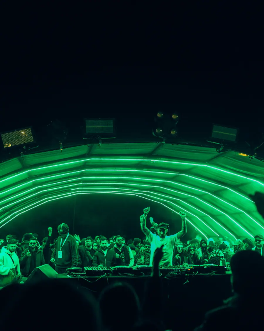 Green laser arc filling the arch